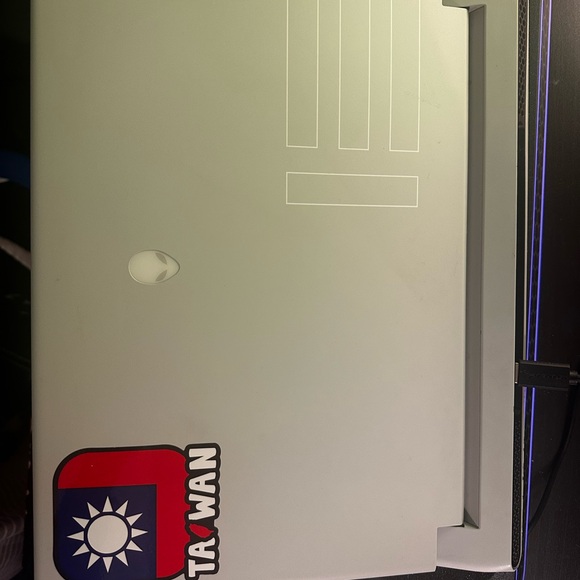 Alienware Gaming Laptop x15 R1 - Picture 3 of 7